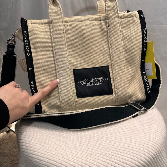 LIKE NEW Marc Jacobs The Jacquard Medium Tote Bag in Warm Sand BEIGE REVOLVE - Picture 11 of 16